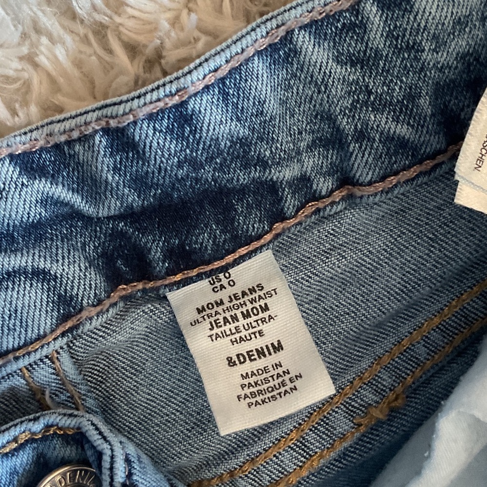 H&M Mom Jeans High-Waisted Blue Jeans - Picture 4 of 6